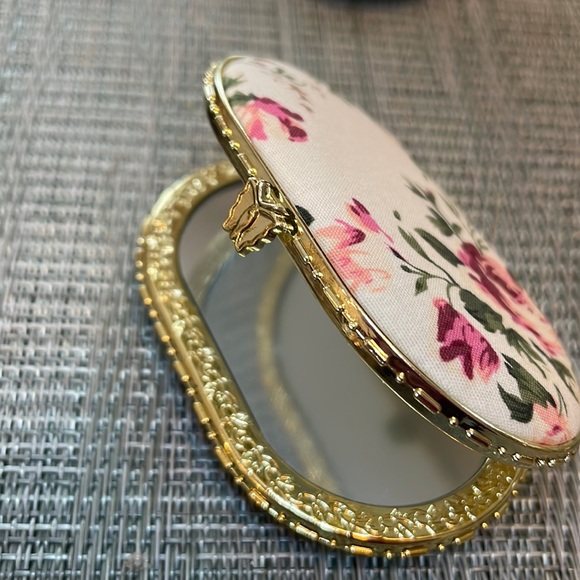#47 Retro Floral Oval Compact Mirror - Picture 5 of 10